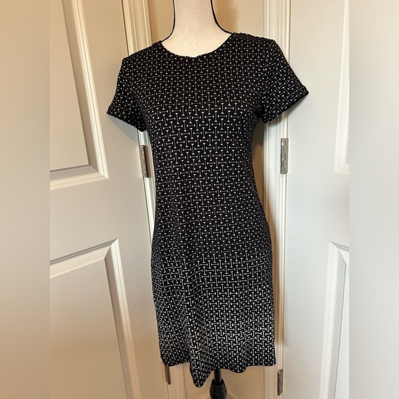 Short sleeve Black and White Patterned Dress fitted cotton - Picture 1 of 3